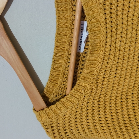 Aero Gold Sweater - Picture 4 of 5